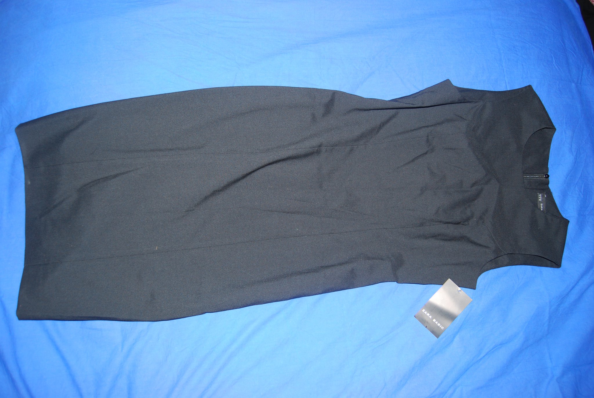 Robe Noire Zara - Taille M - Coupe A-Line - Occasion Très Bon État