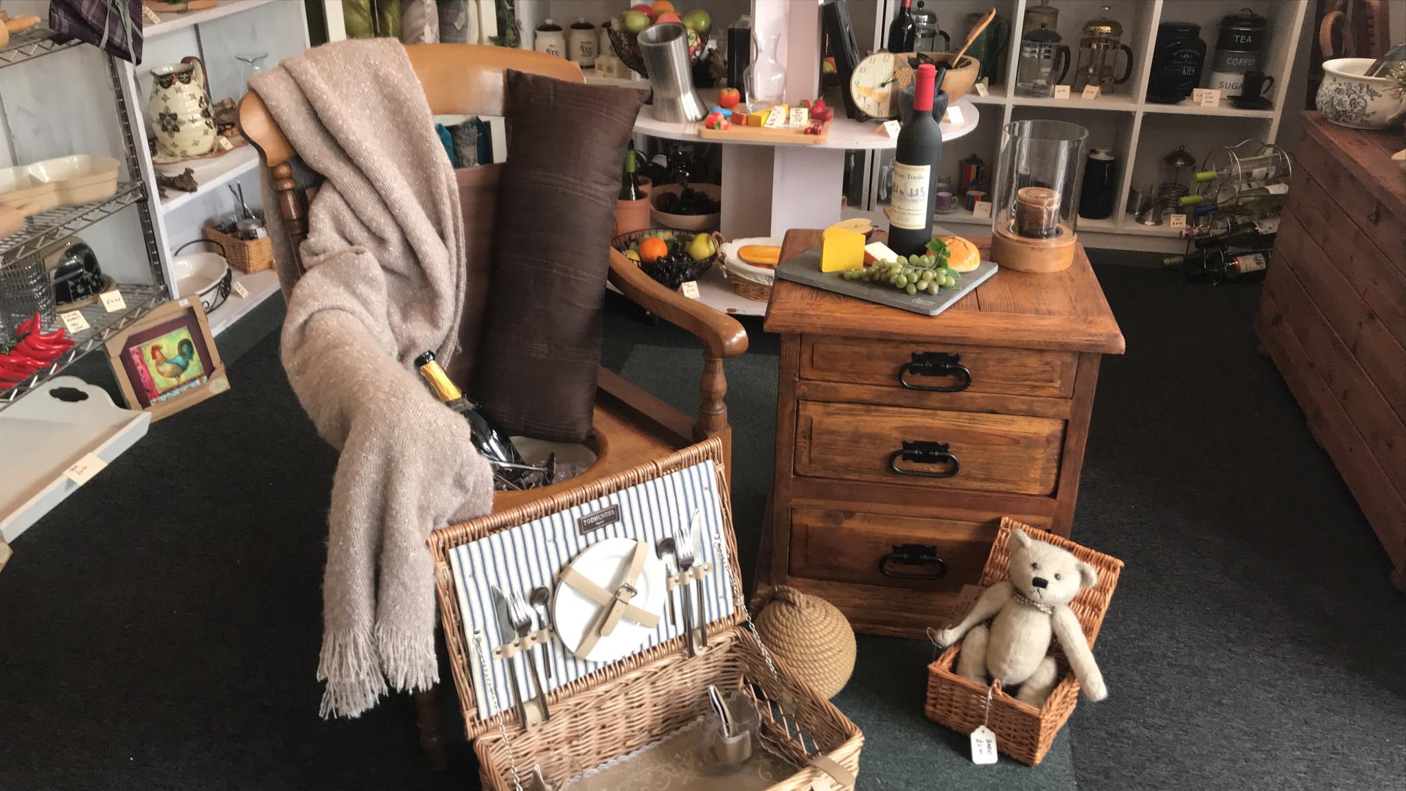 Timeless Shop - ‘creative’ with a ‘commode’ 🙈 Look what’s...