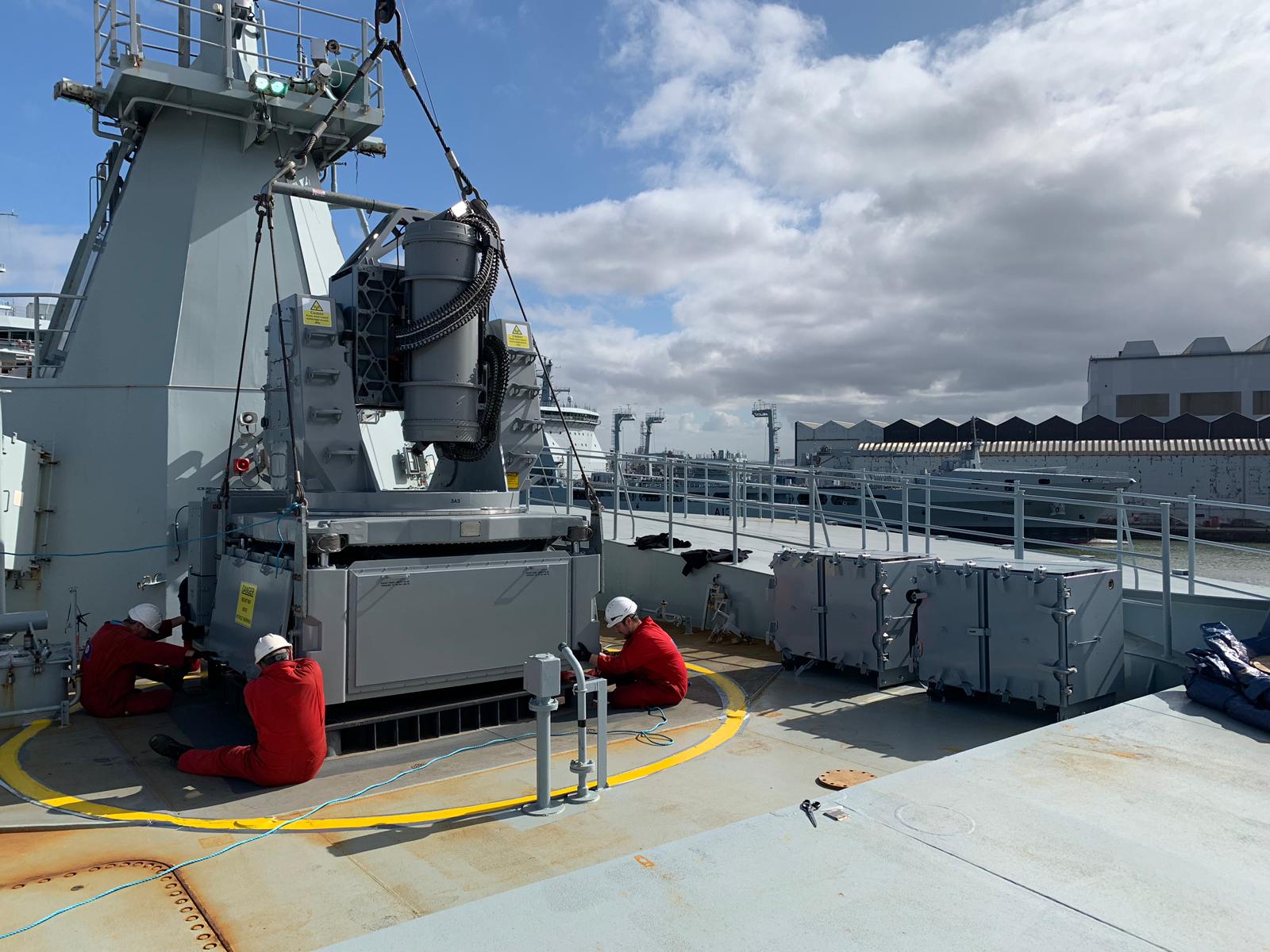 We do big guns too! A team of engineers from 1700 Naval Air