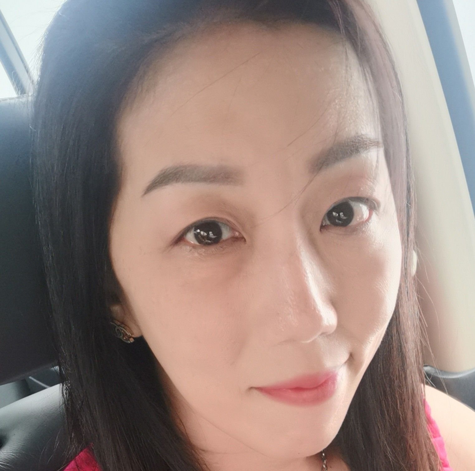 这些纯室内养的草莓一天14小时的光照 25000 - 35000lux 的全光谱。从以前的弱苗养到变壮。中间我都不让它们开花。一开我就剪专注养 ...