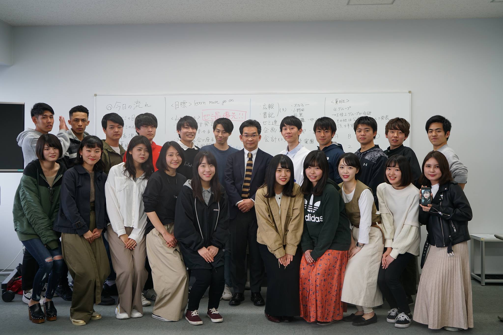 専修大学 山田ゼミナール Home Facebook