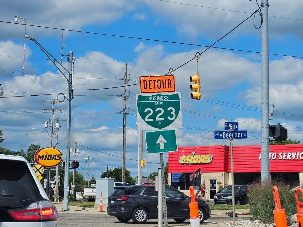 there is NO way that is MUTCD-compliant | Detour sign being used during ...