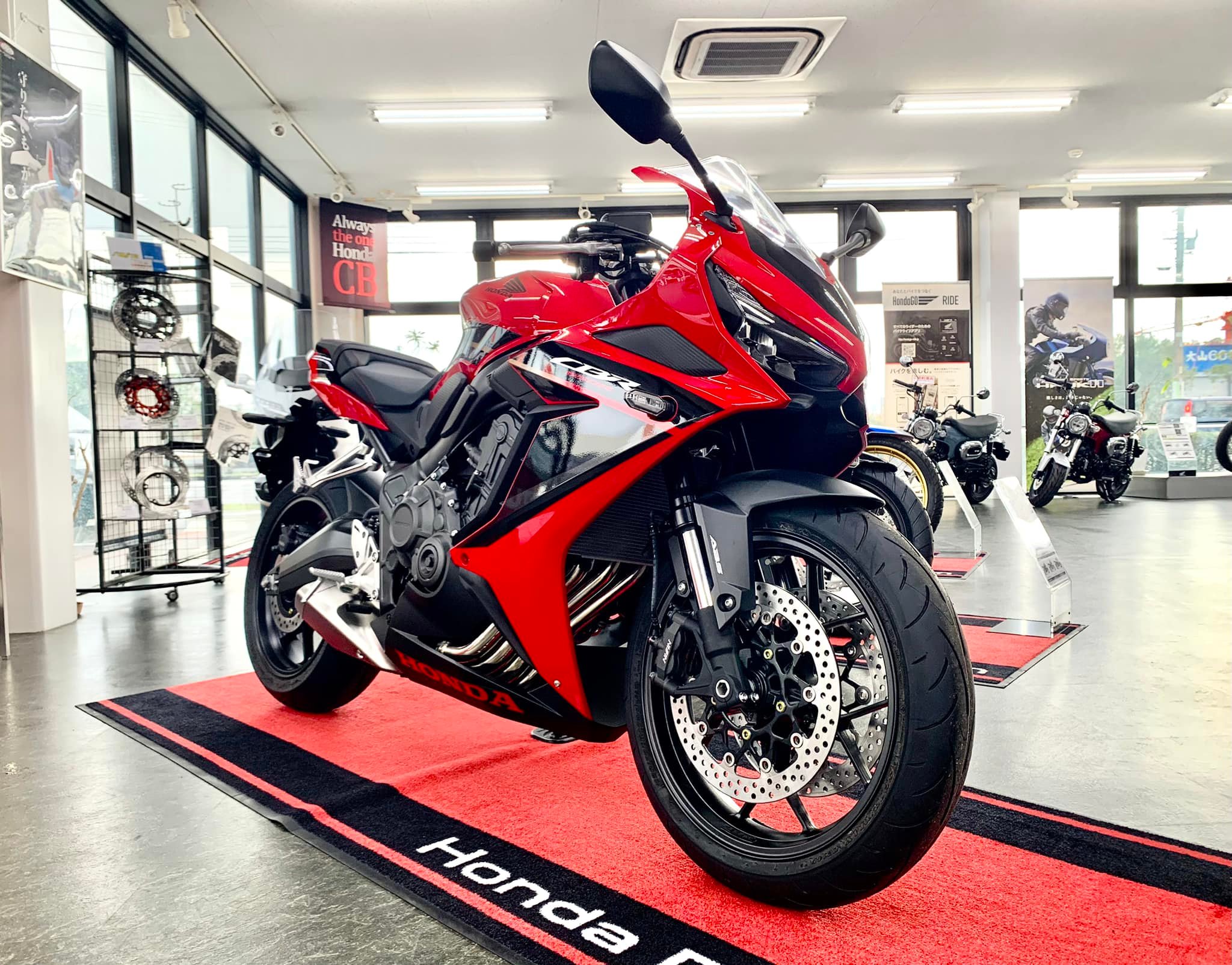 23年モデルCBR650R （グランプリレッド）が入荷致しました✨ 前年の 