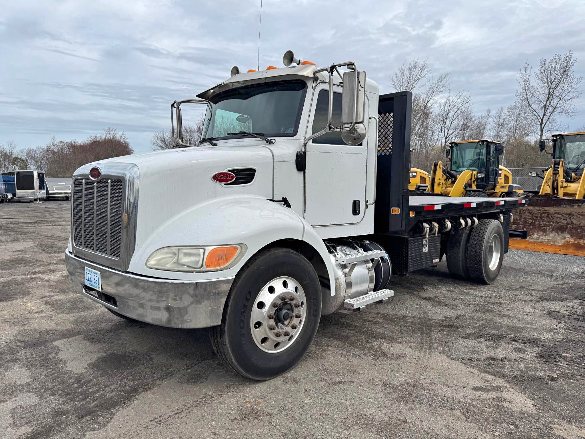 2015 Peterbilt 337 flat bed truck with PTO - Commercial Vehicles