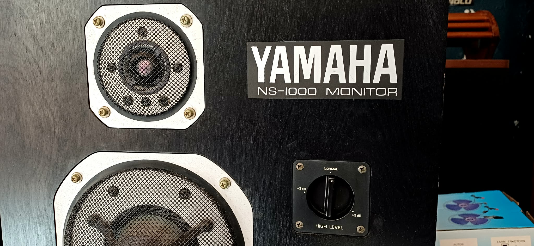 Why do Yamaha NS-1000M speakers have front marks on one side?