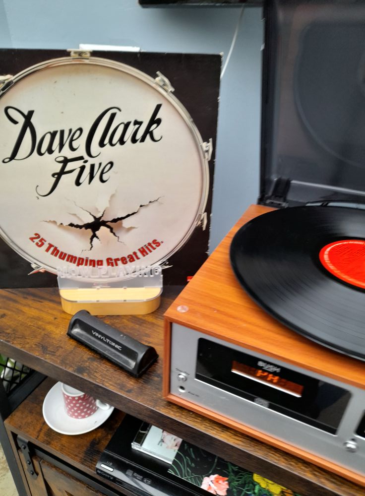 Dave Clark Five's 25 Thumping Great Hits vinyl review