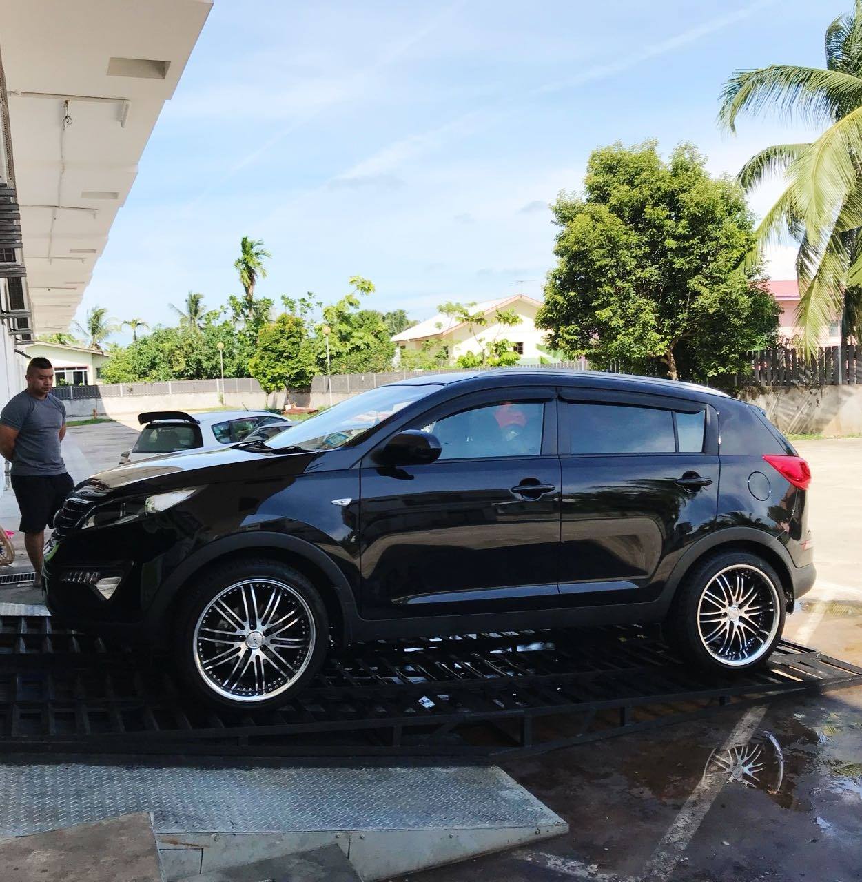 Kia Sportage came for transmission oil... - Revving R Garage