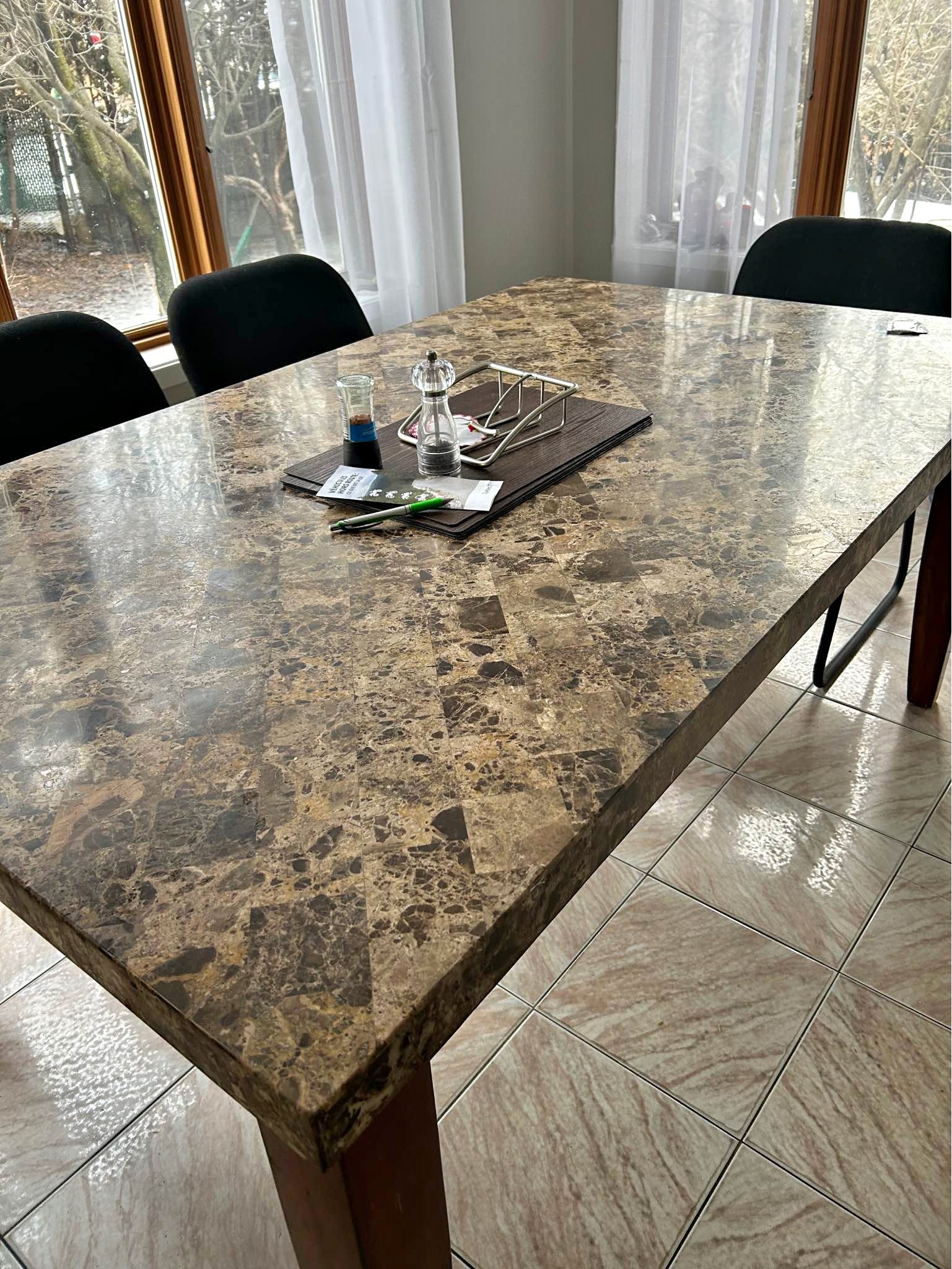 Table de salle à manger - Dining Tables - Terrebonne, Quebec | Facebook ...