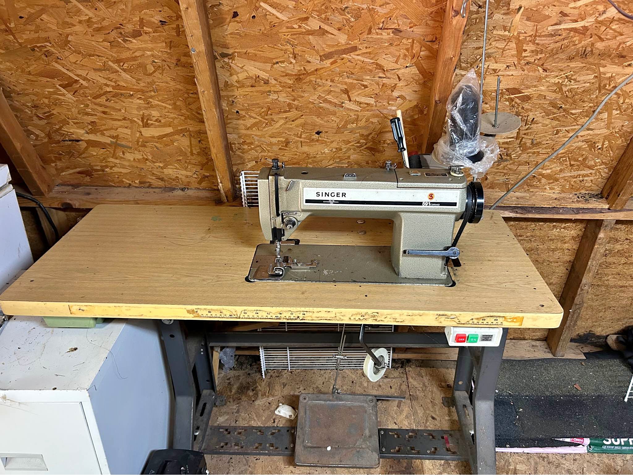 Singer 211 Industrial Sewing Machine - Sewing Machines & Sergers ...