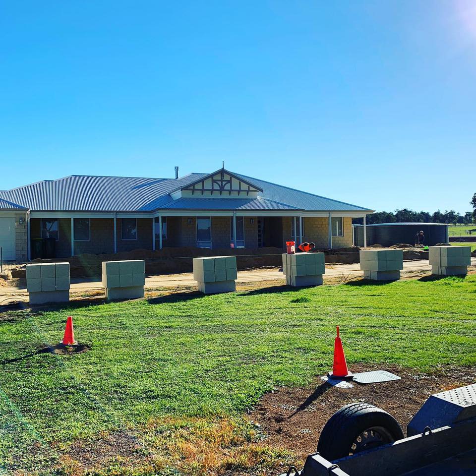 Full frontage... - Limestone Retaining/Feature Walls