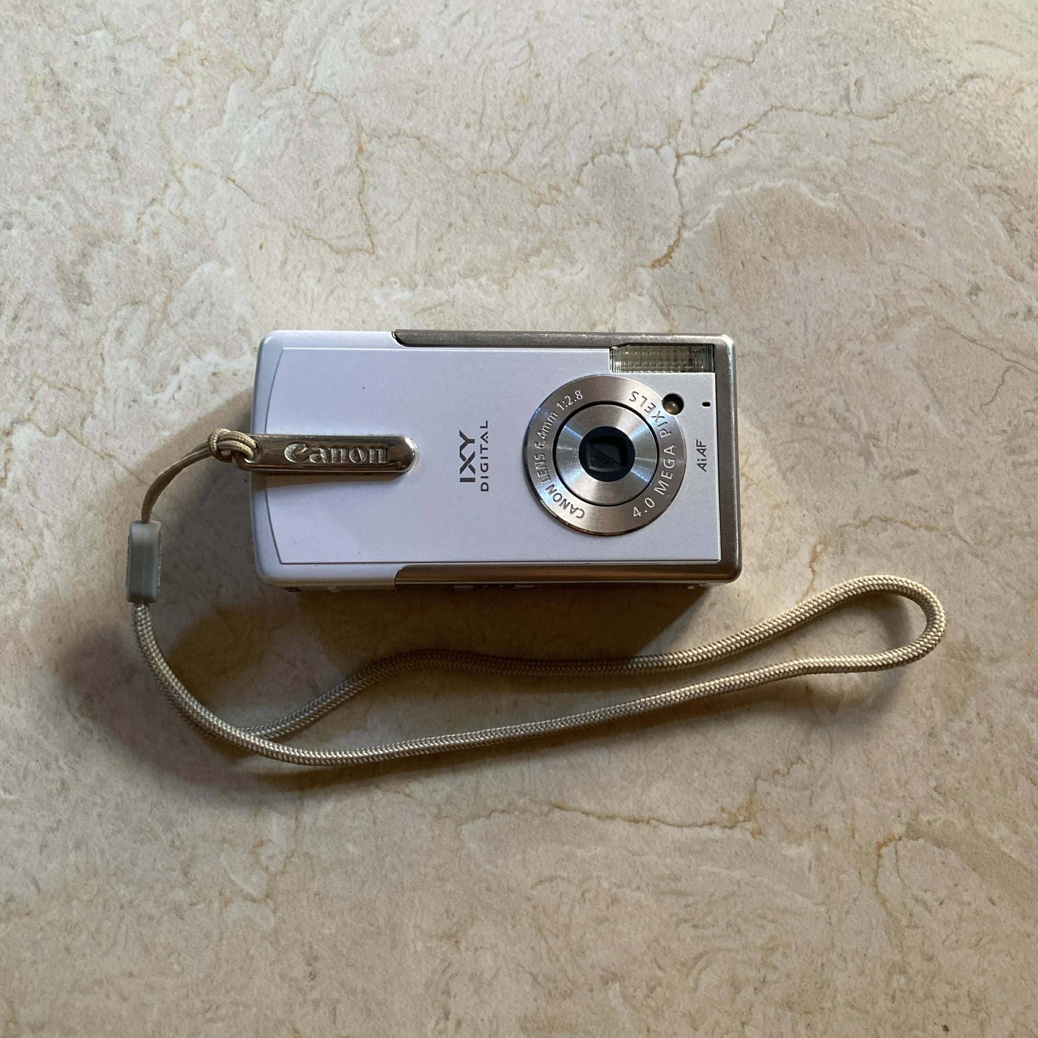Canon Ixy L1 camera for sale