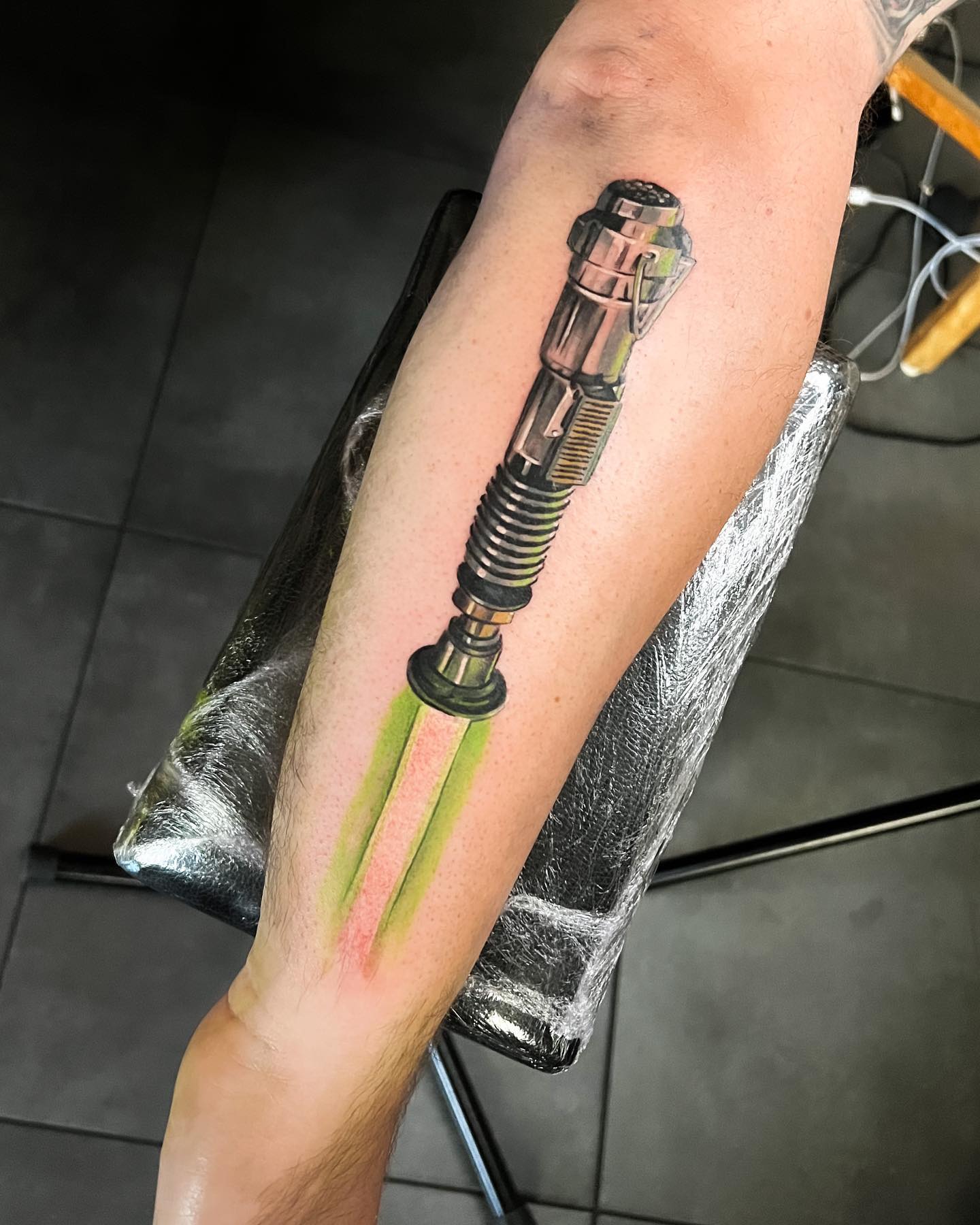 Tatouage Star Wars Sabre Laser