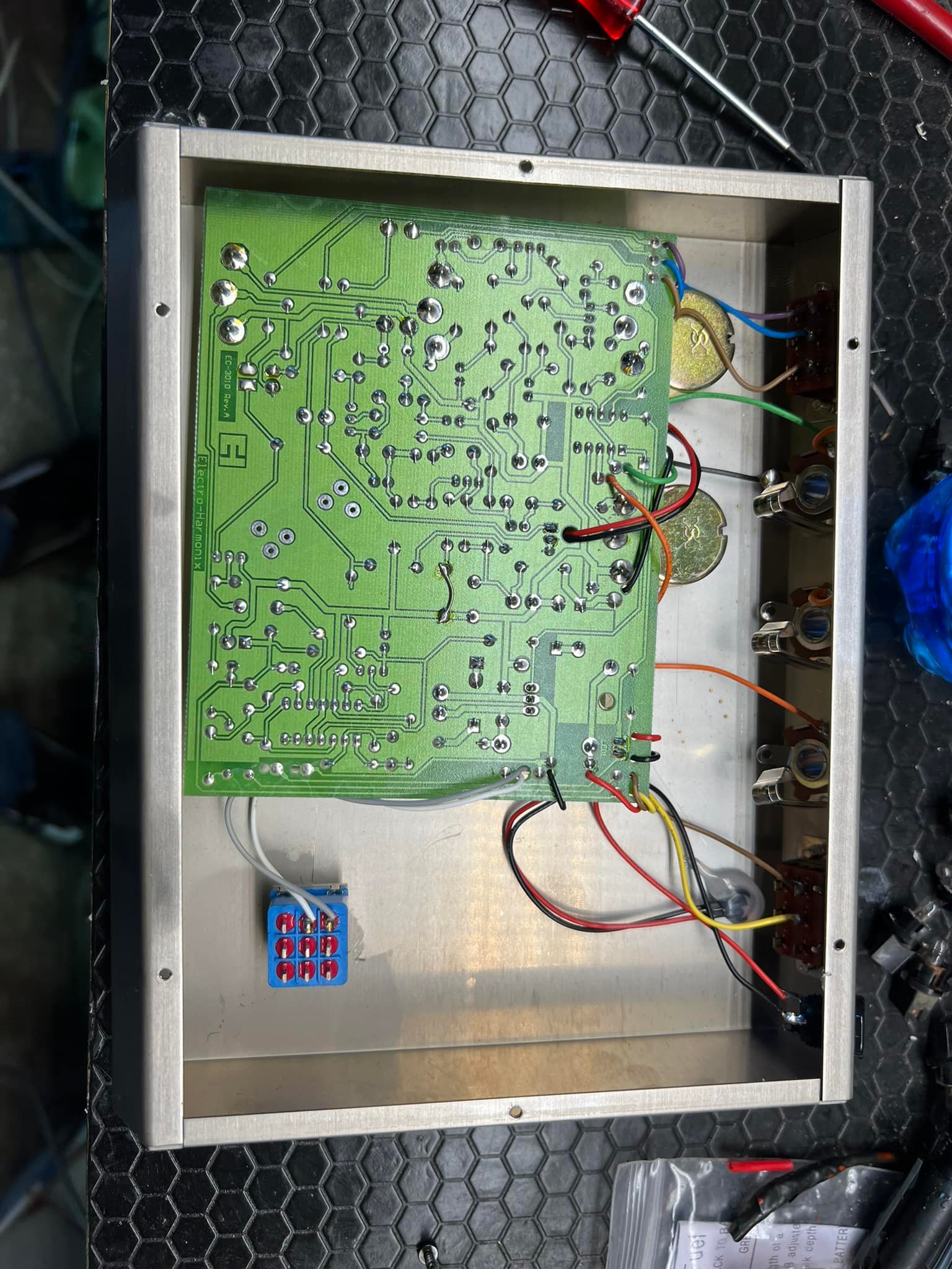 White finger compressor for electric piano