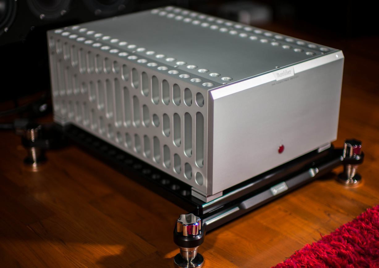 Boulder 250AE 150W monoblock power amp . $4000. Sms 96612172