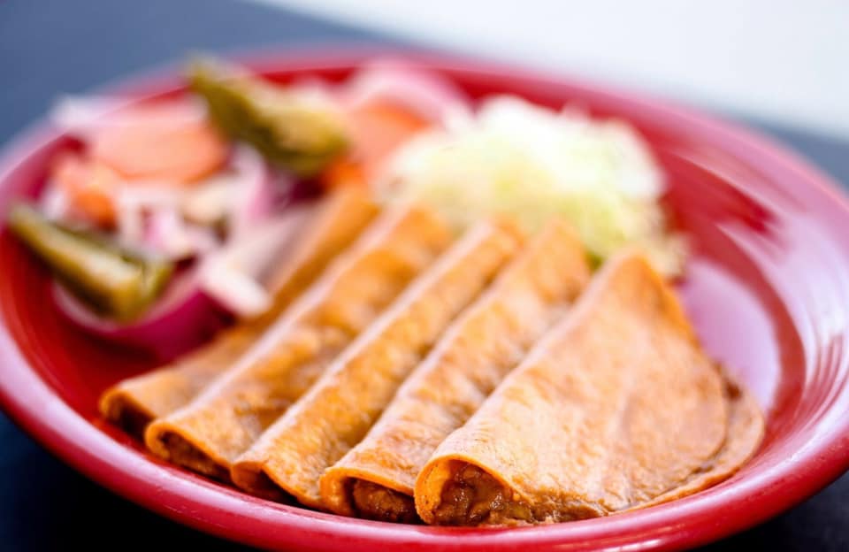 Deliciosos taquitos de canasta... Tacos de Canasta "El Rey"