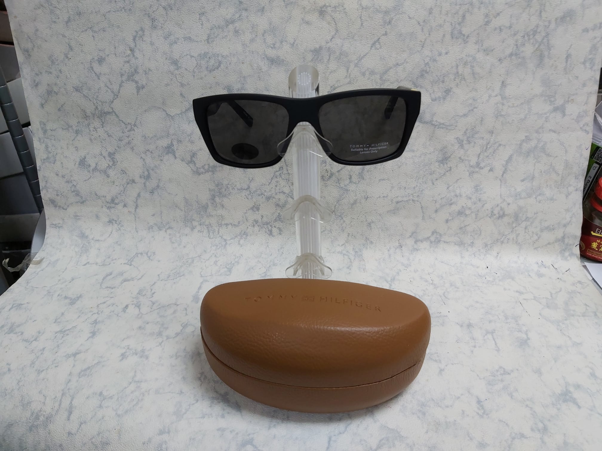 小品介紹: 兩款 Tommy Hilfiger 太陽架, unisex.... - Sunglasses Depot