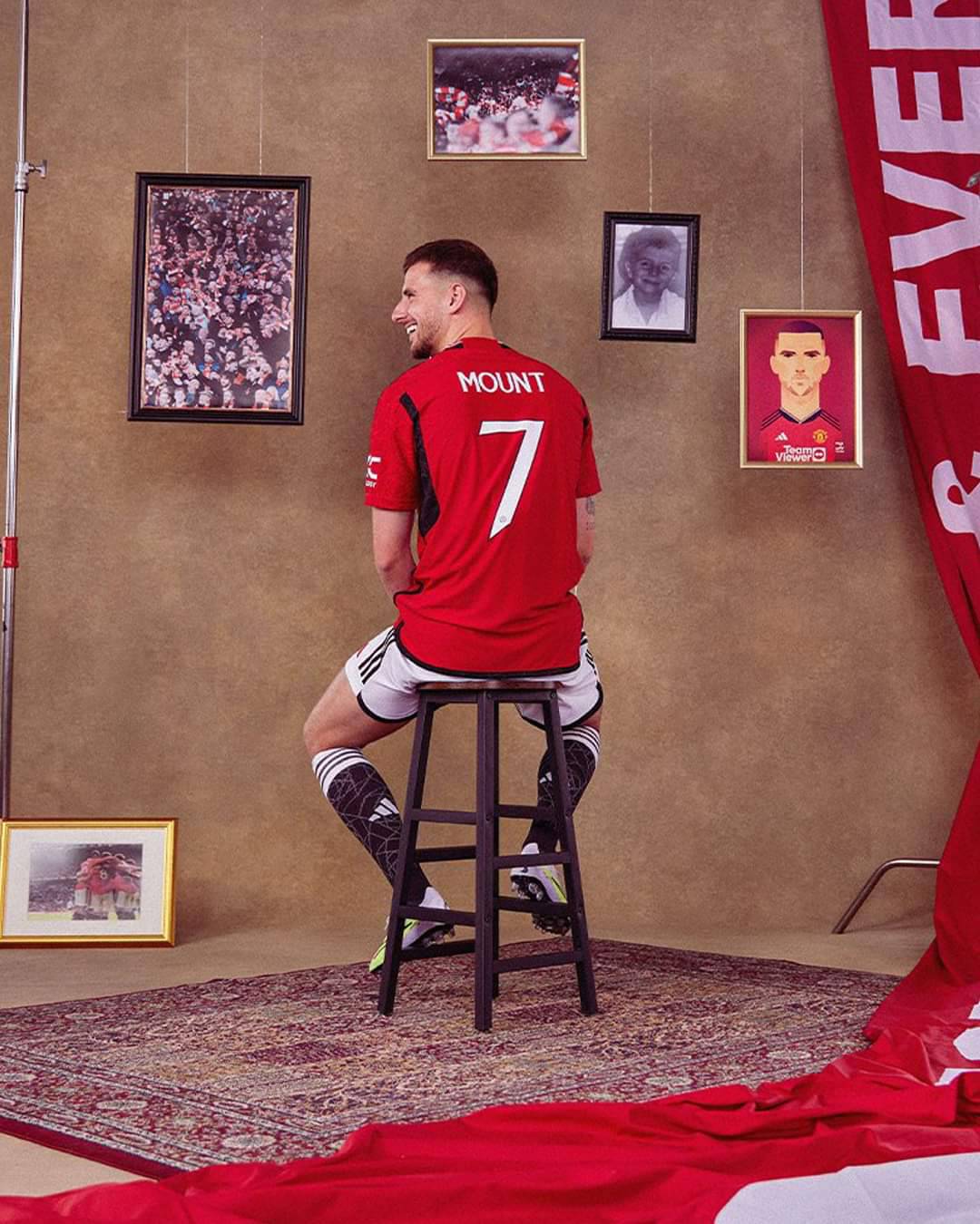 Mason Mount joins the line of Manchester United number 7s ✨ #UCL