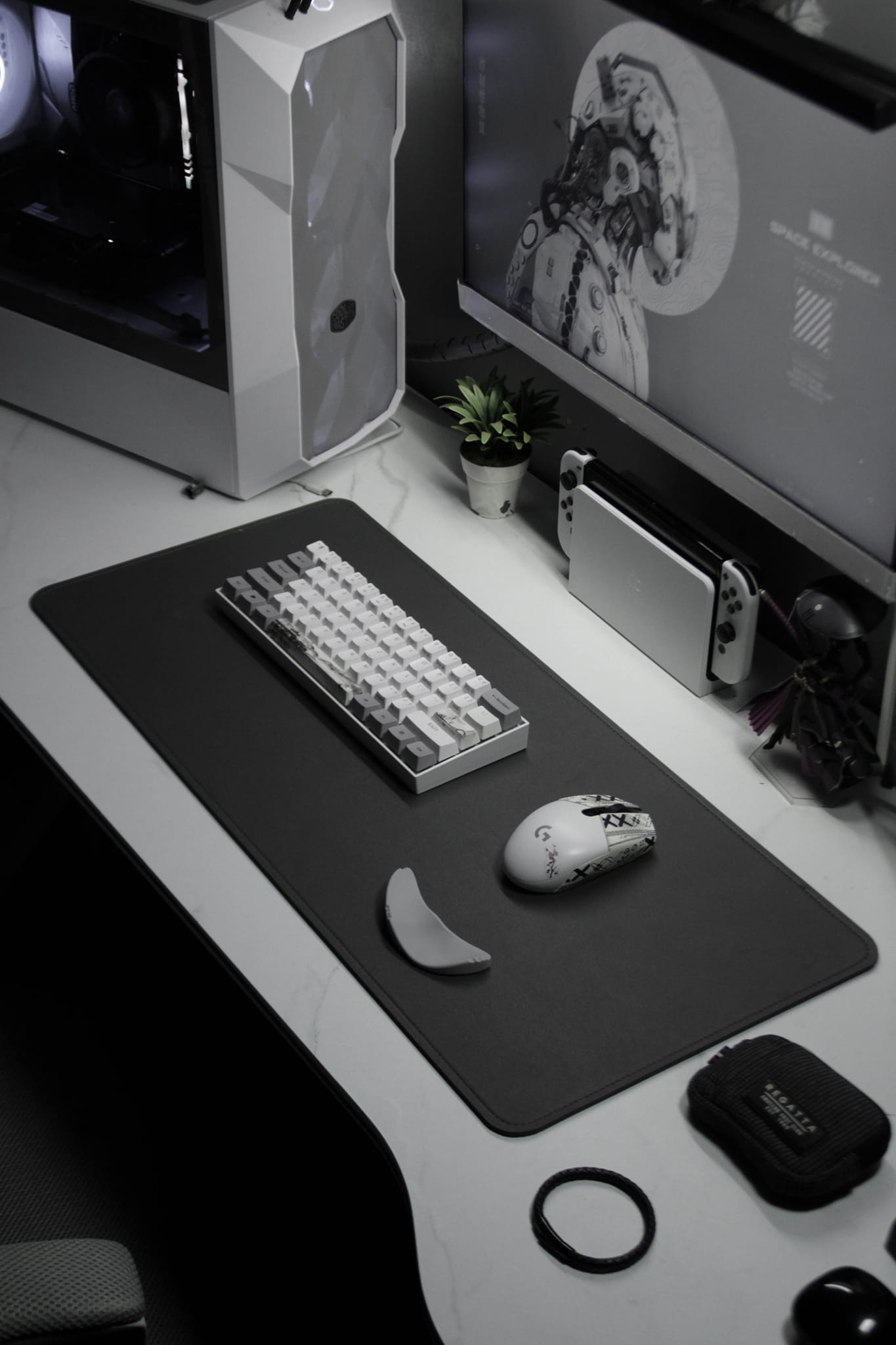 My black, white & gray theme desk setup ???