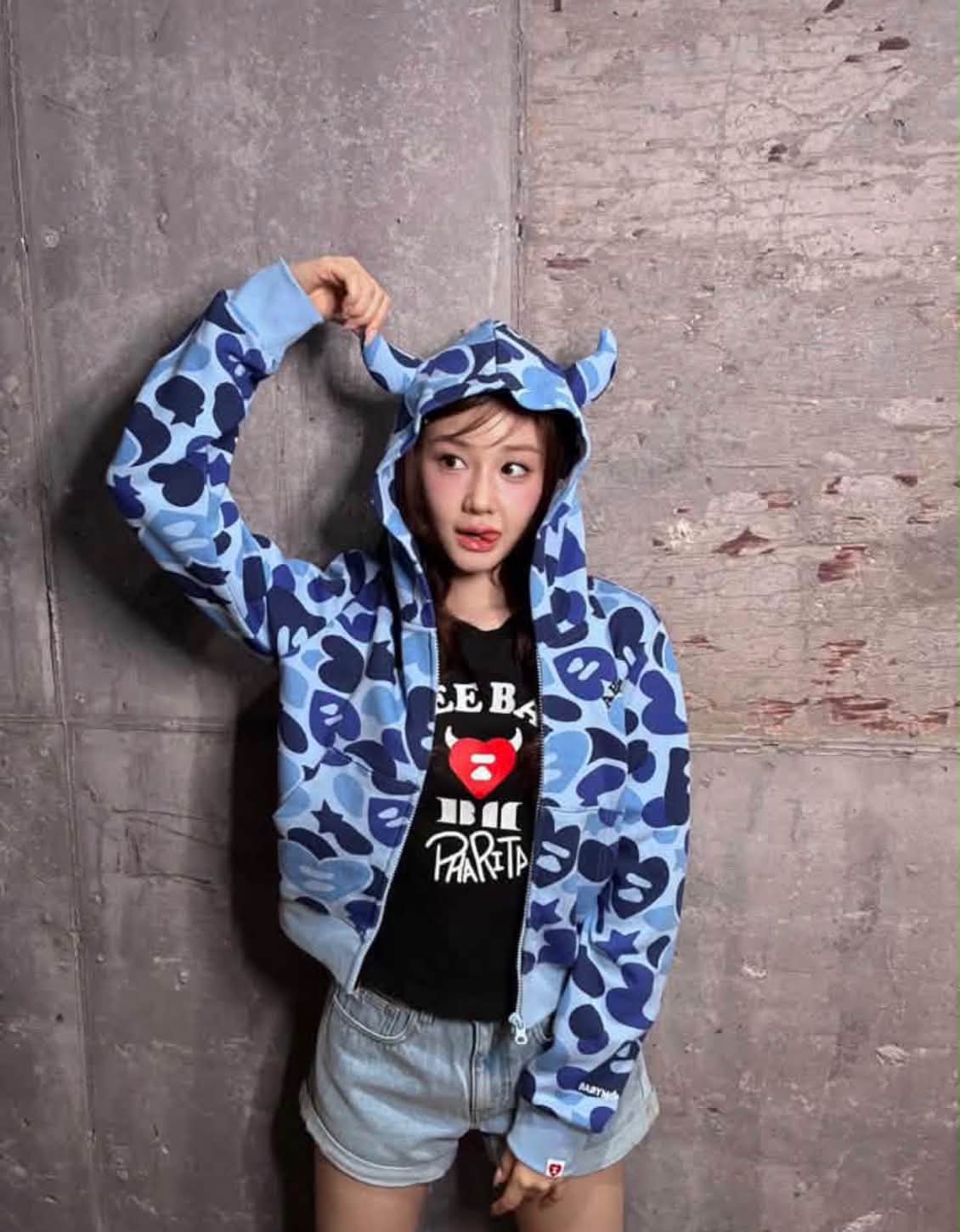 🛫 PRE-ORDER 5-10 วัน APEE × BABYMONSTER HEART BADGE ZIP HOODIE