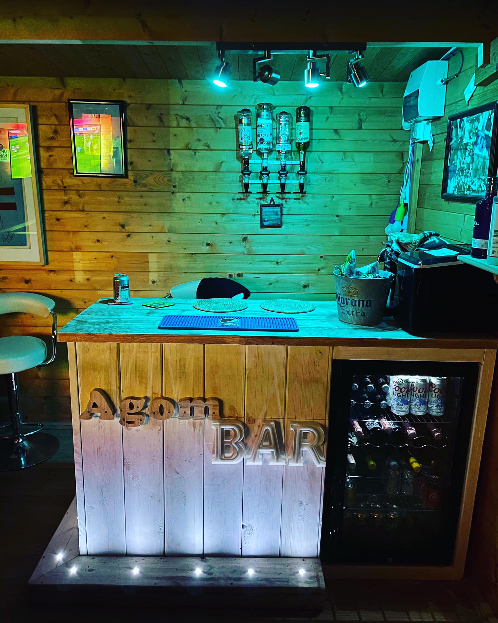 H and R bar stands