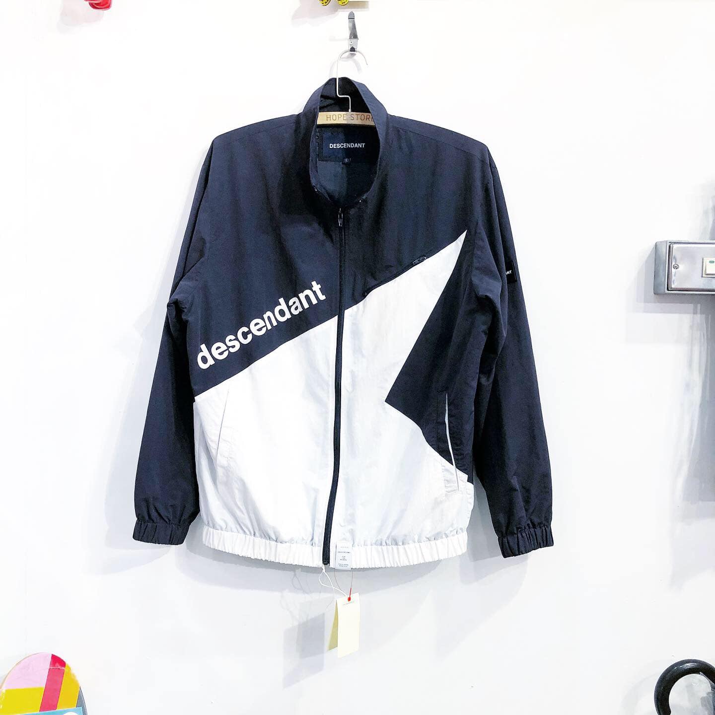 DESCENDANT DOULIE NYLON JACKET 18SS ?每季復古運動夾克設計都十分 