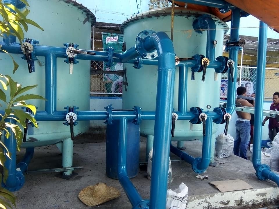 Malinis na tubig inumin at ligtas sa bacteria,odor at sa maruming tubig ...
