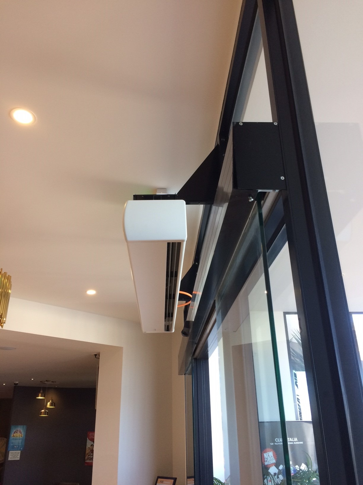 Air curtain