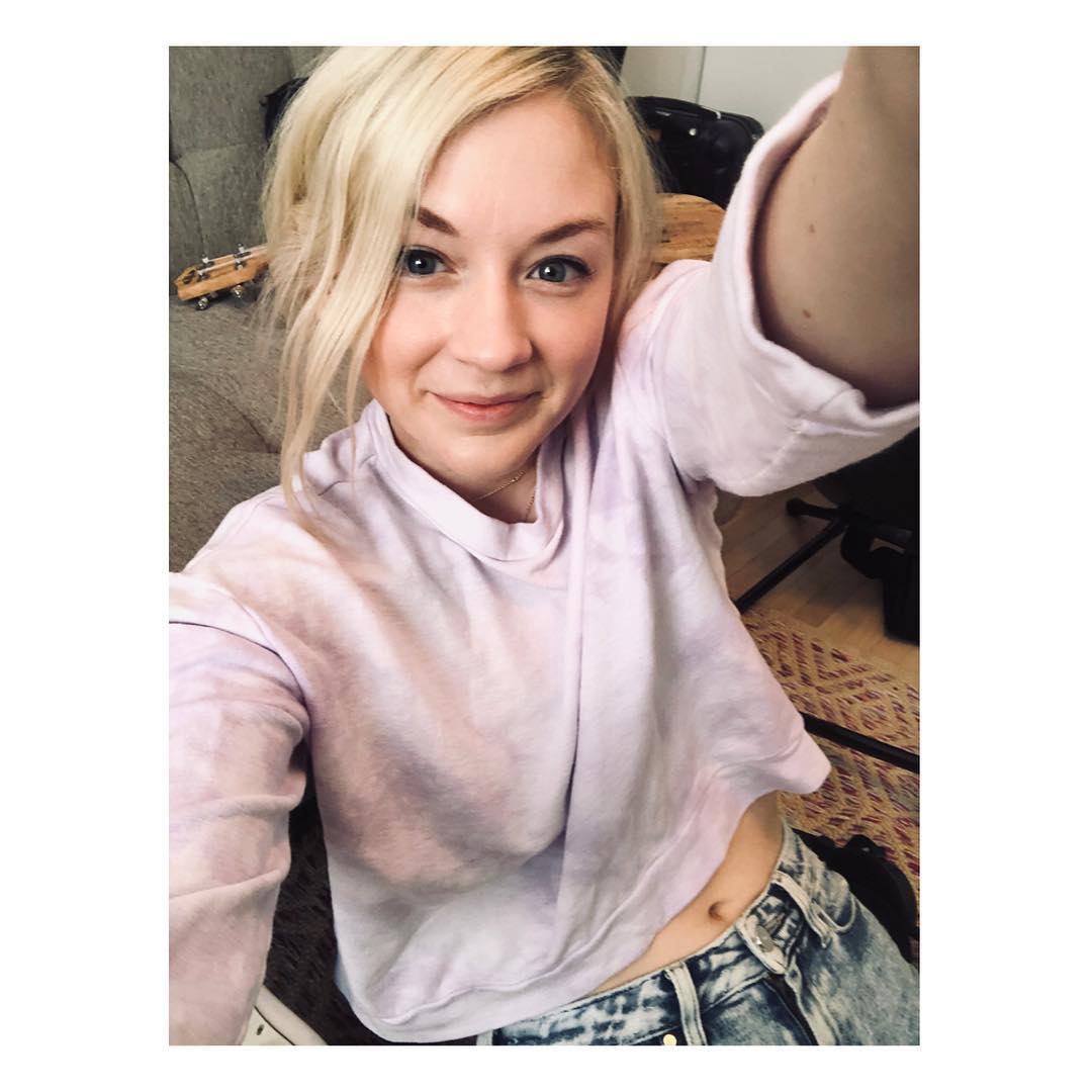 Emily - 🙃 🎸