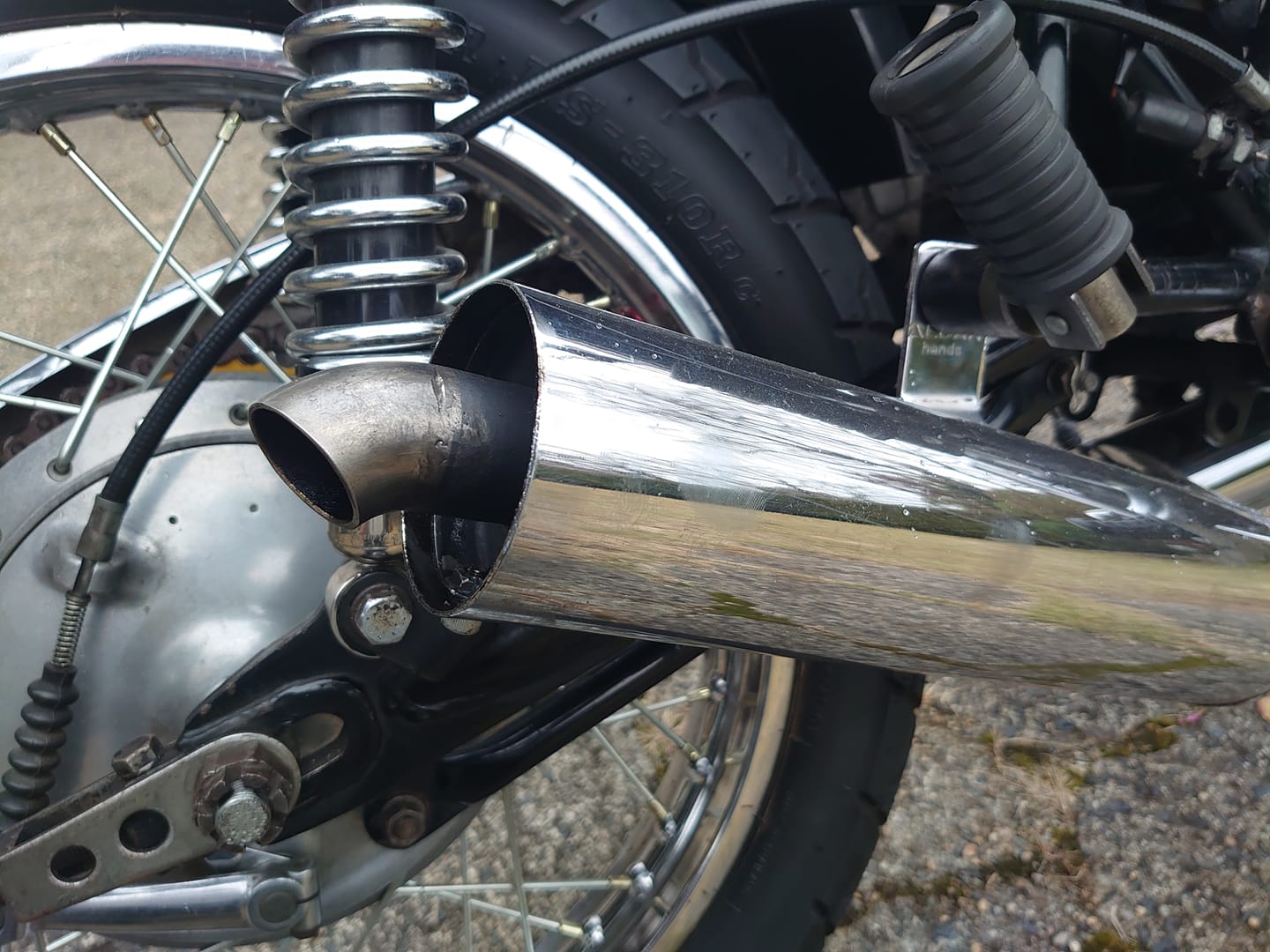 KH250の集合チャンバーですが、ゼンシンや城北とかスガヤ、ゼスとかの 