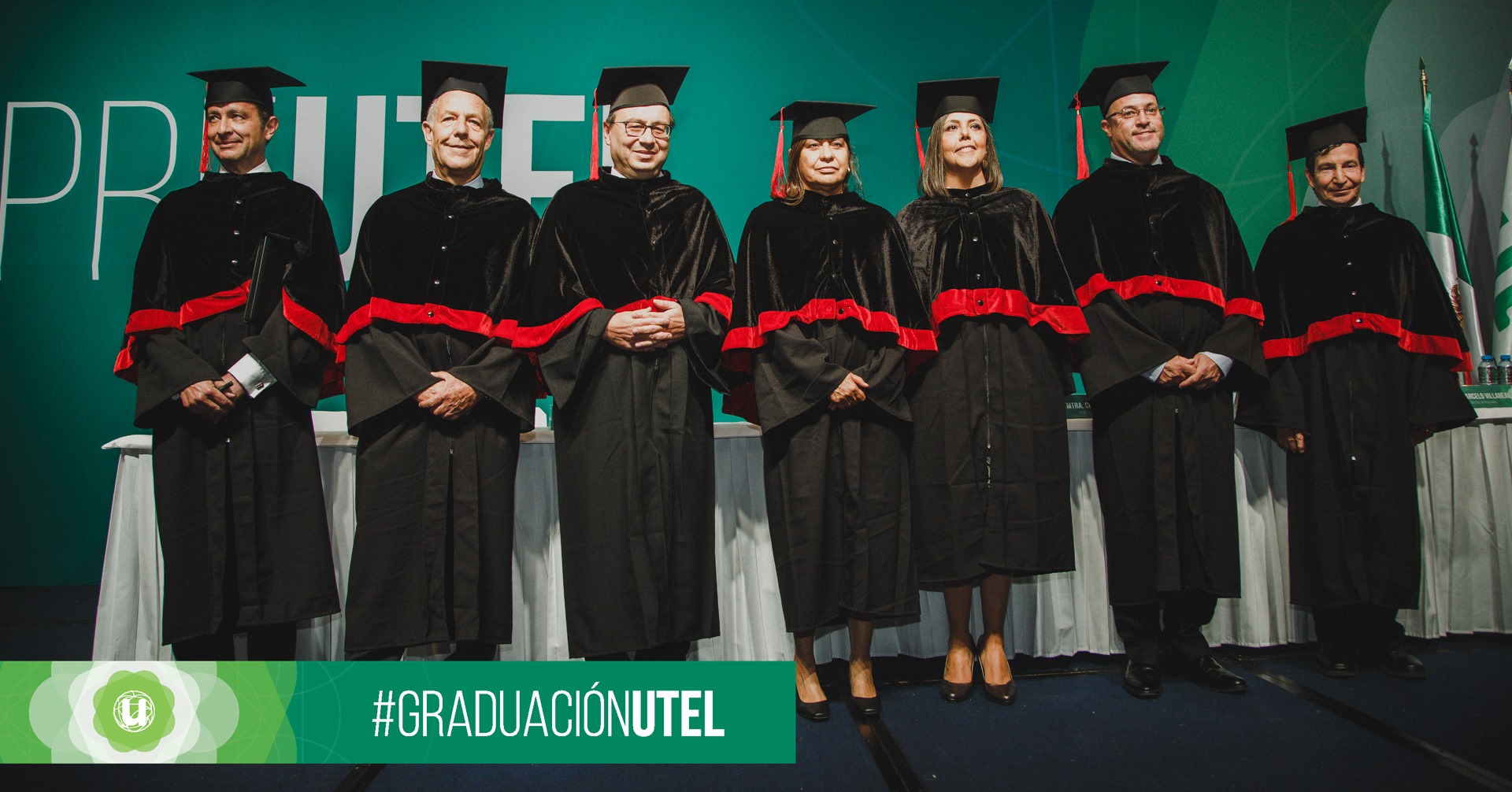 ¡Una ceremonia de #GraduaciónUTEL llena... - Utel Universidad