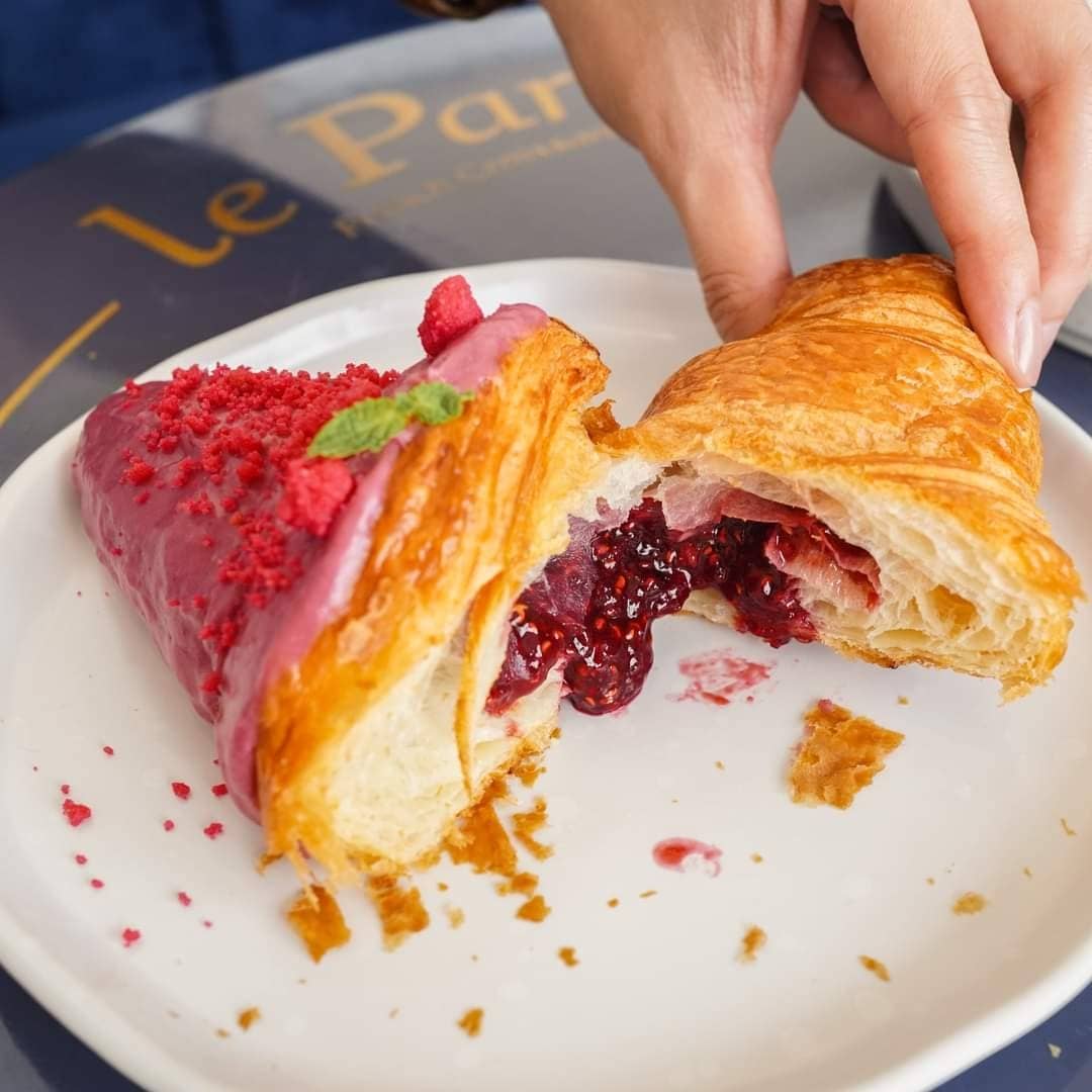Le Paris - Silky Raspberry Croissant ใหม่ล่าสุด 🍇🥐... | Facebook