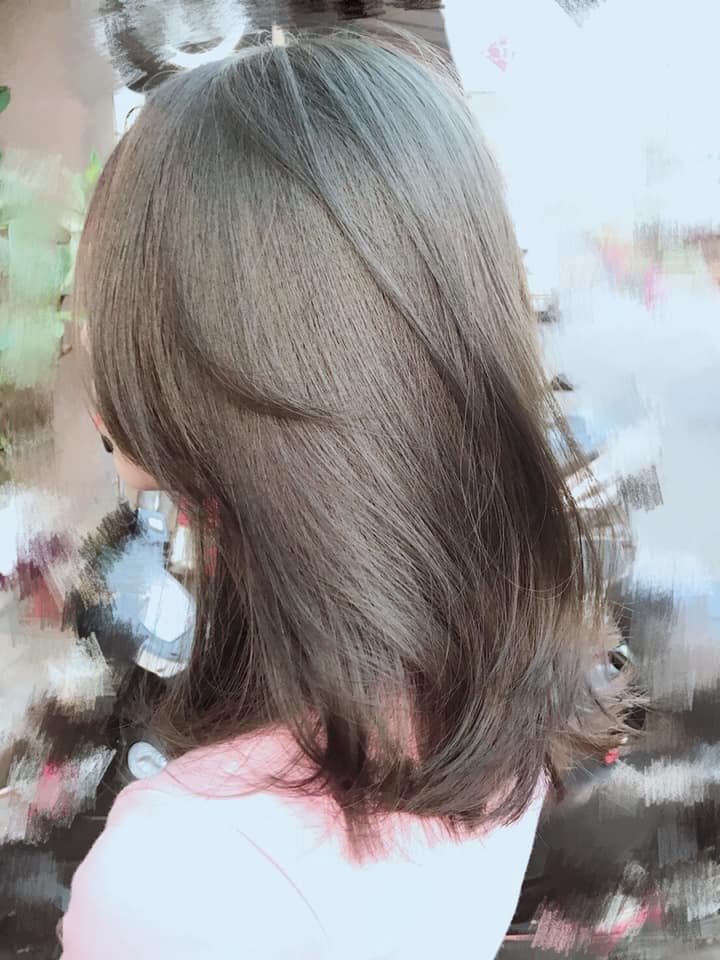 安麗髮型造型沙龍 霧面麻花綠 歐美系挑染 森林系少女 歐美系挑染 南投染髮 南投燙髮 空間感 線條刷染 霧系染髮
