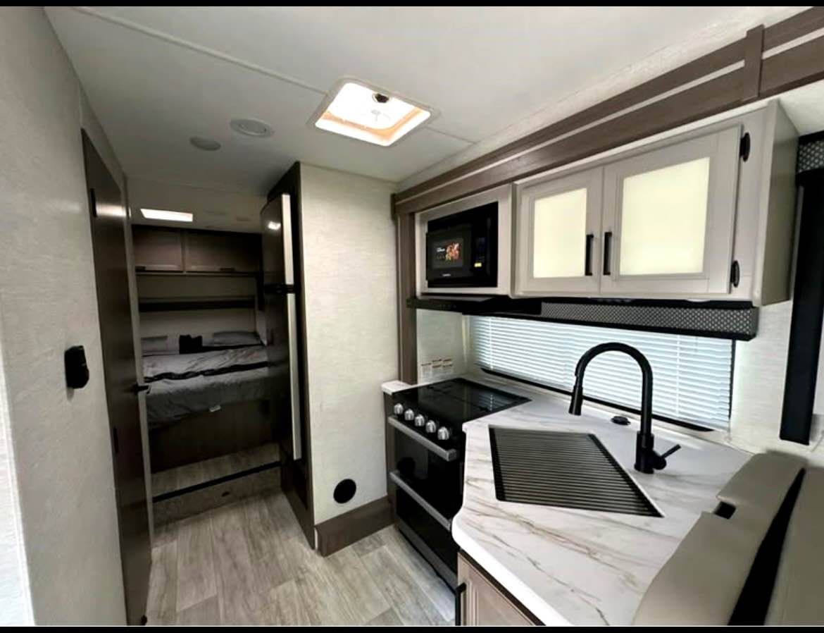 2025 GAS CLASS C Thor Magnitude GA28 - RVs & Campers - Grand Bay ...
