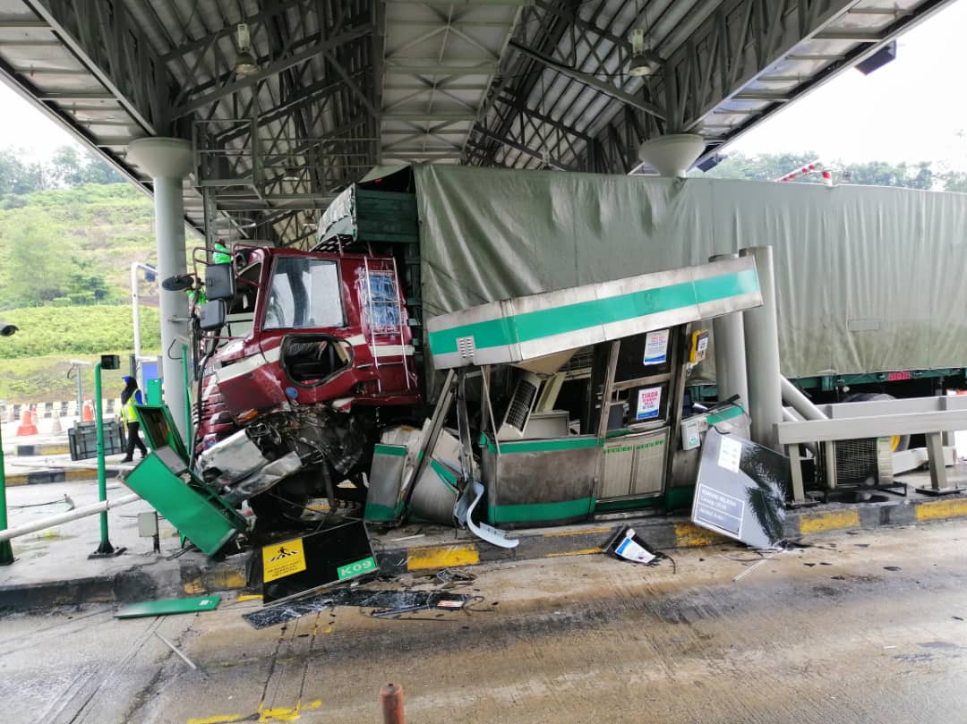 Astro Radio Traffic Kltu Plus Hway An Accident At The Rawang S Toll Plaza Heading Northbound Just Now Facebook