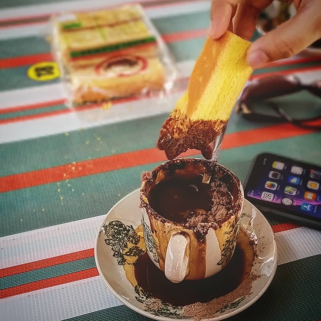 Warong - Biskut Roti cicah #kopipahlawan Gabungan yang memukau.. Rasa ...