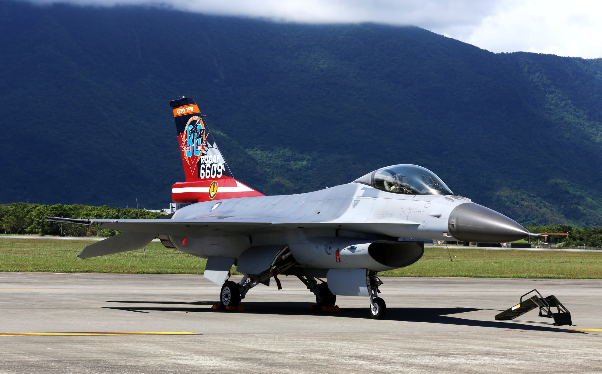 F-16A of the ROCAF, Taiwan... - Armed Forces of the ROC Taiwan ...