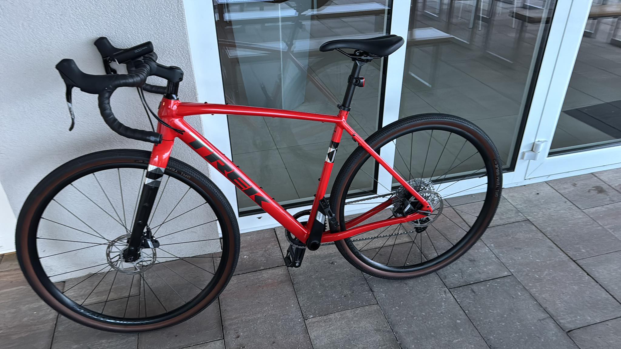 Trek Checkpoint ARL5 2024 Lava Red Sram Apex 1x12 bike