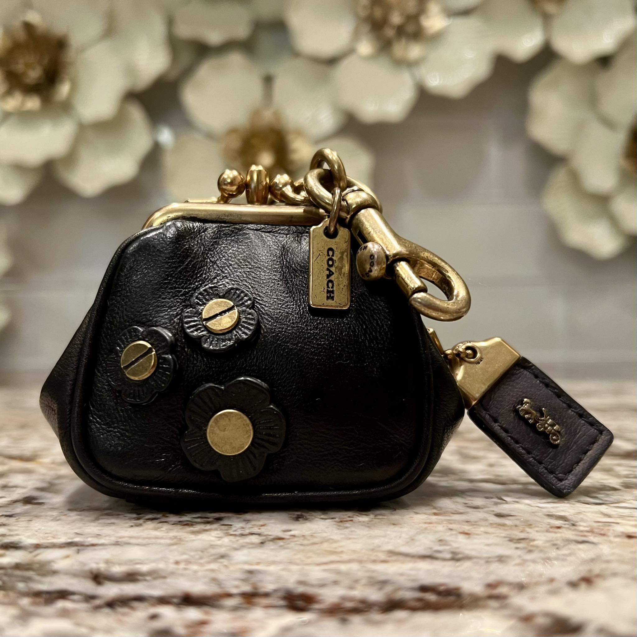 Dyed kisslock coin pouch matte black