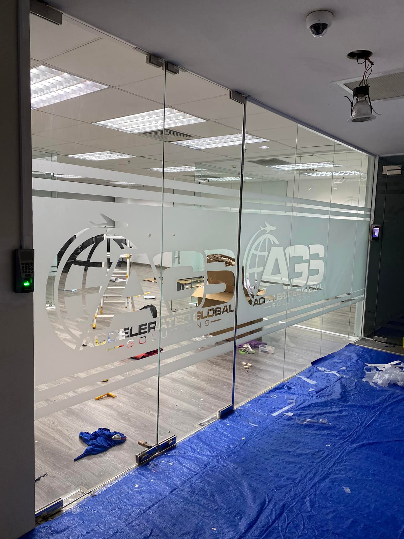 Chuyên Dán Giấy Decal Kính Mờ Văn phòng - Dán Kính Chống Nắng Giá Rẻ ...