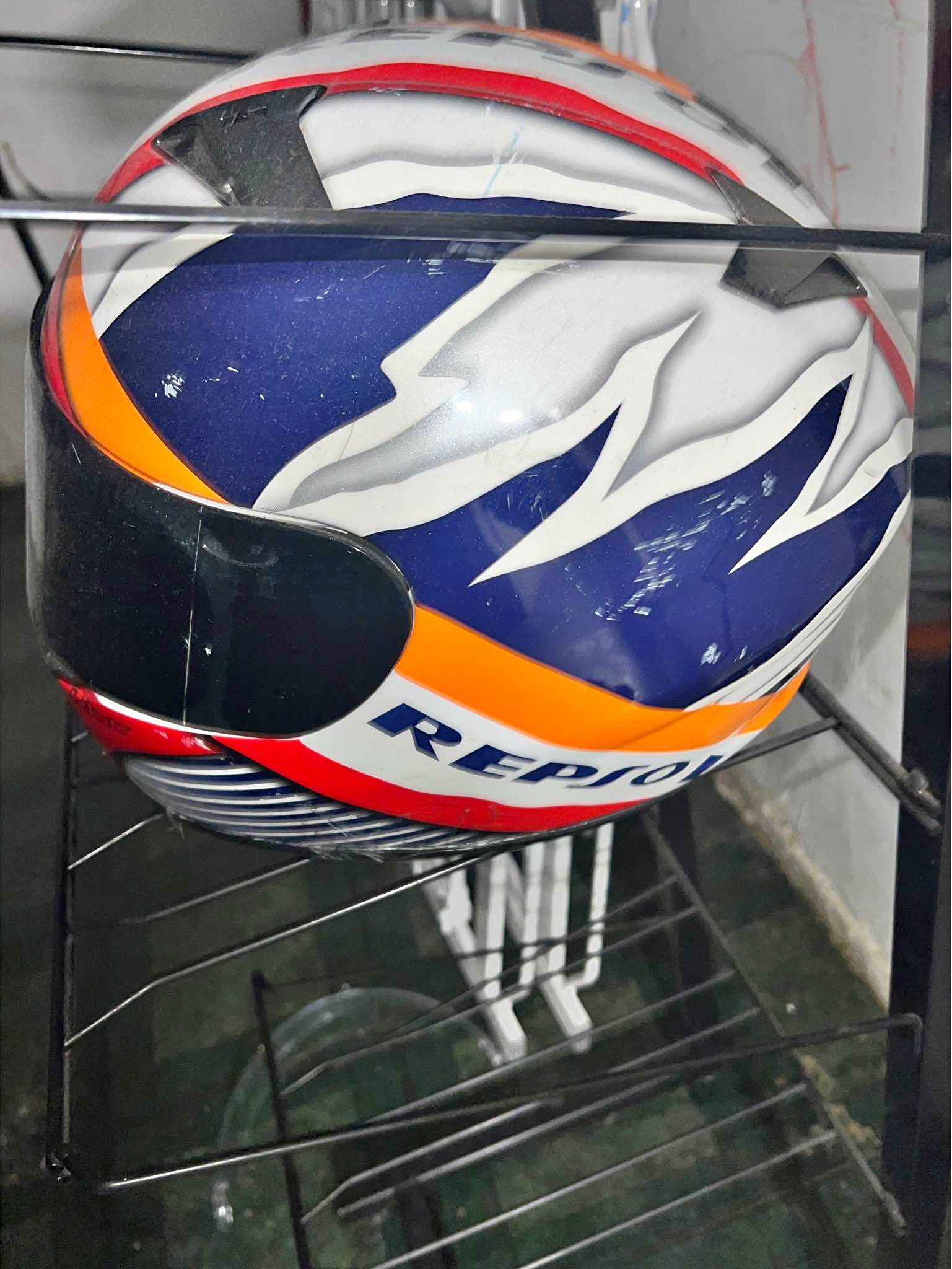 airoh 2.3 helmets COMMANDER 2 CARBON – USA Used Men's Ride Fleetwood Size:Large (57-59)cm The Airoh Twist 3 Army Navy WS