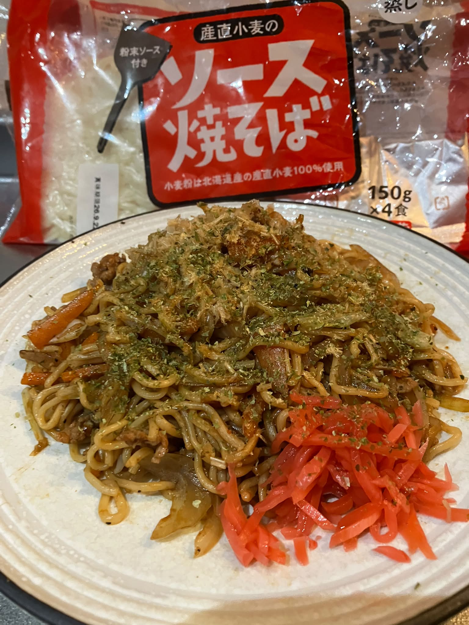変わったカップ焼そばがあったので買ってみた😲 えだ豆味の焼そば