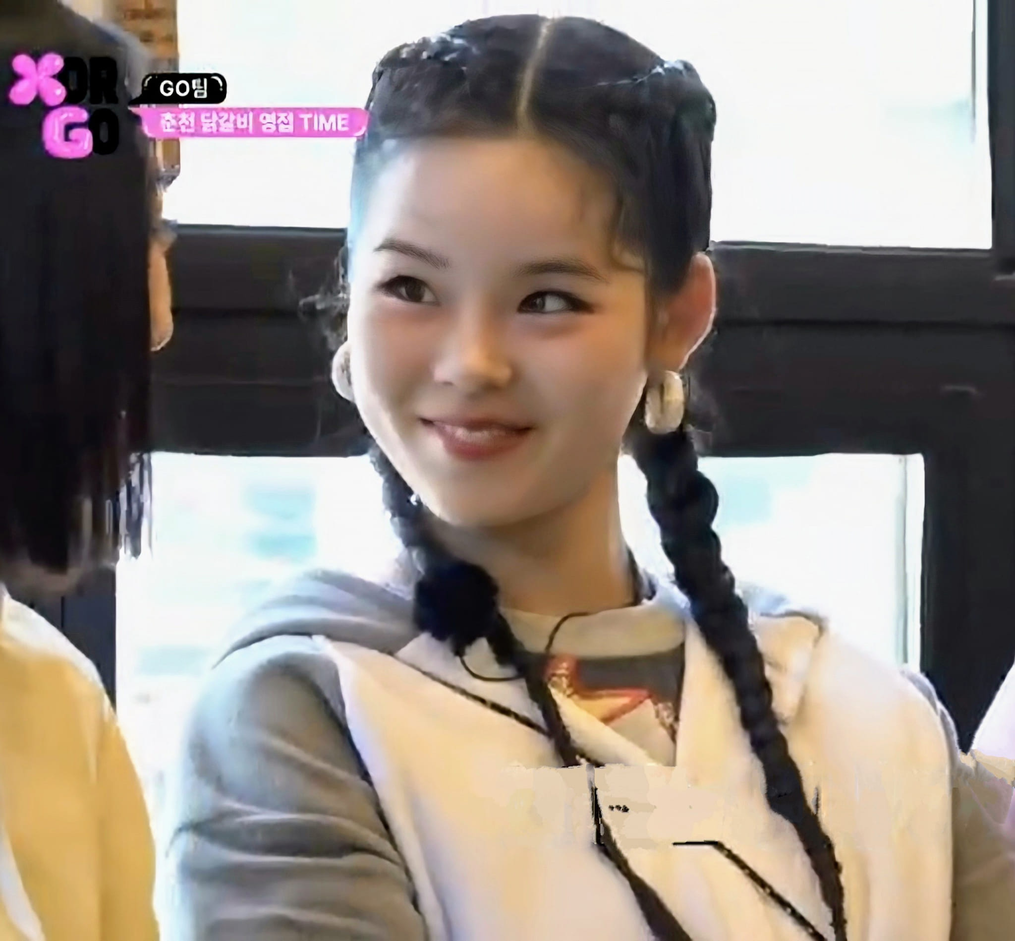 XG Member Cocona's Delightful Smile and Comparison to Sana