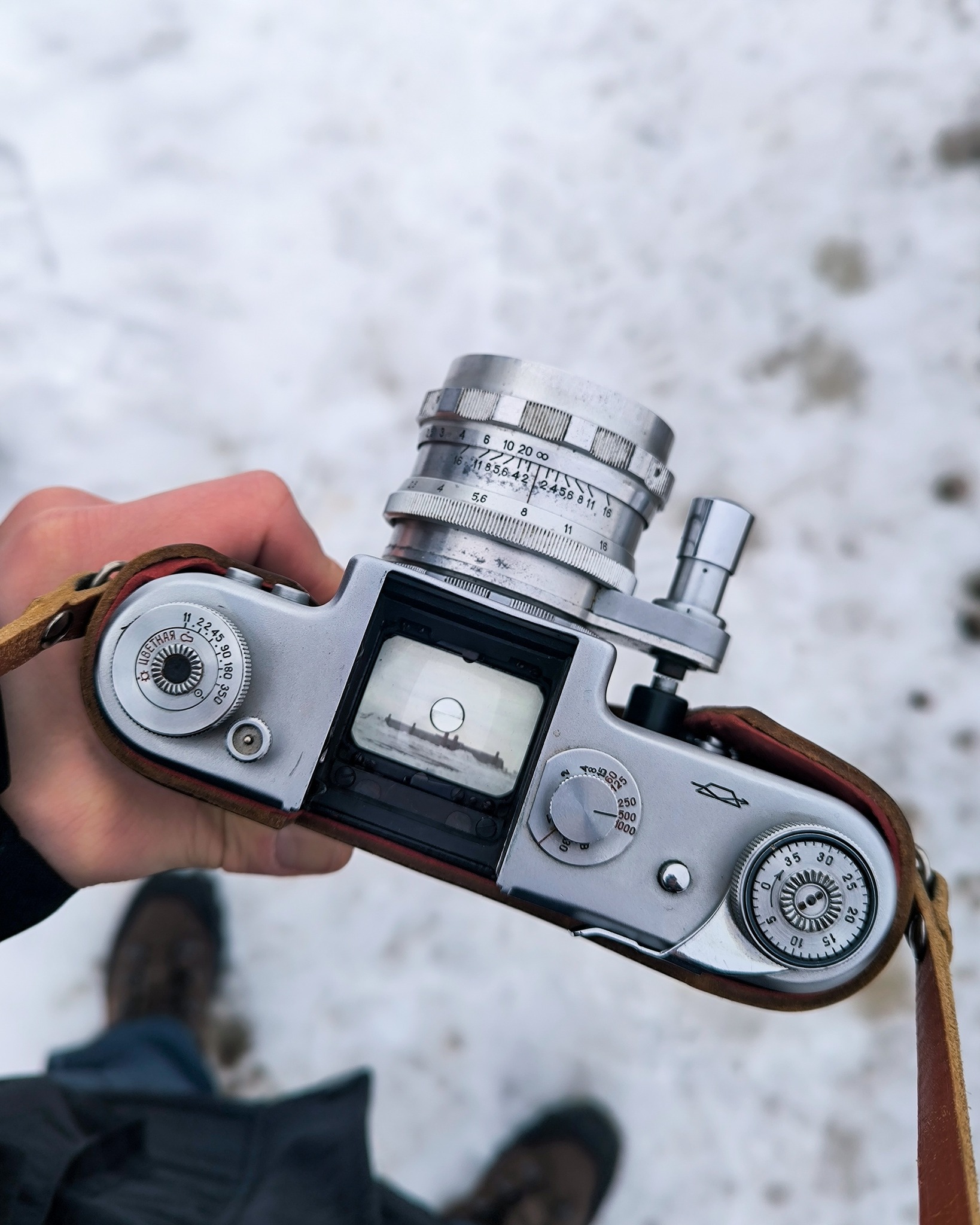 What are the features of the KMZ Start SLR camera?