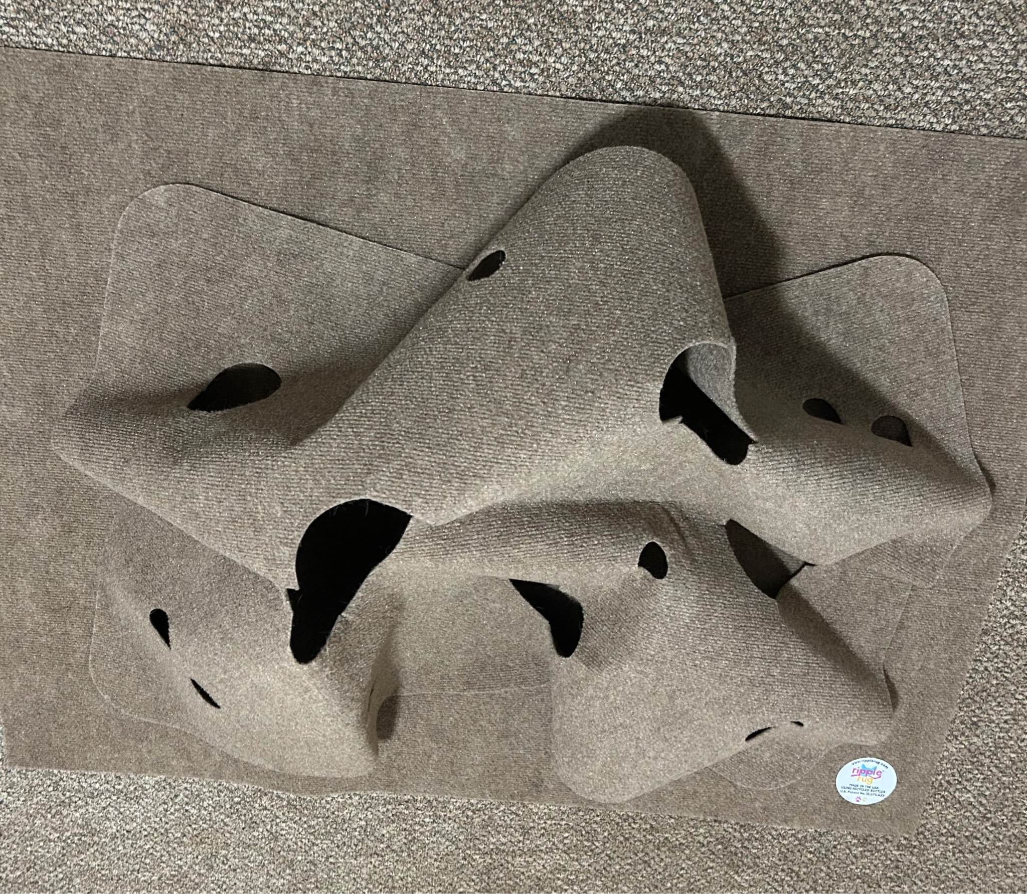 Colville/Kettle Falls Classifieds | Snuggly Ripple Rug Cat Play, non ...