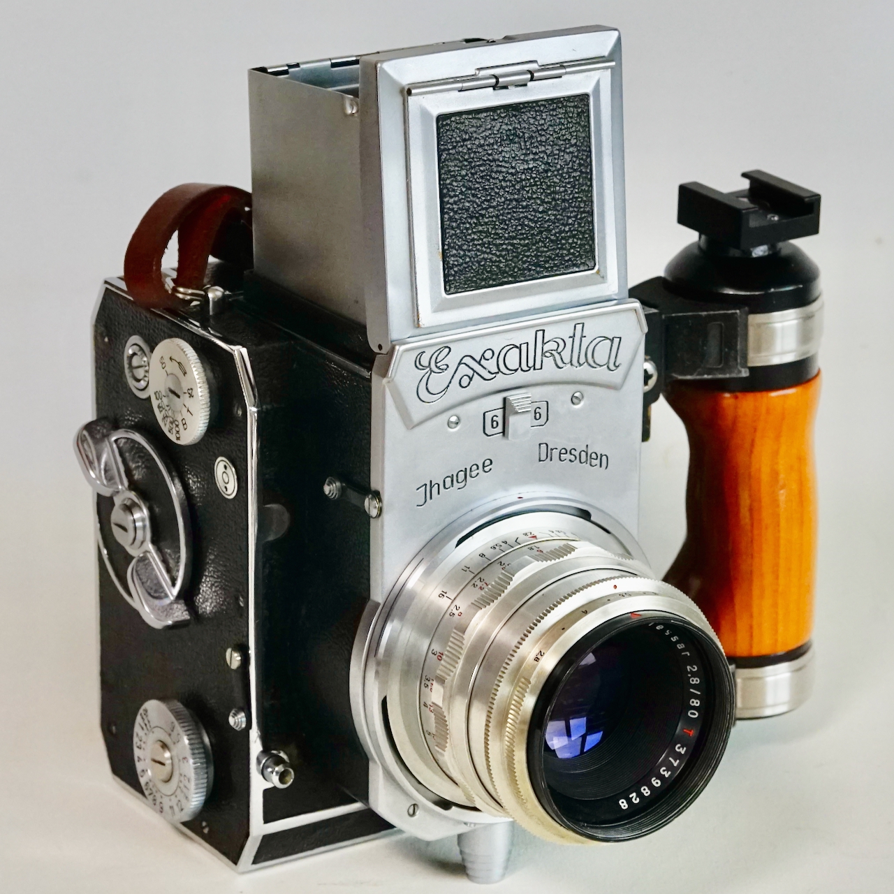 Exakta vertical 66 medium format camera