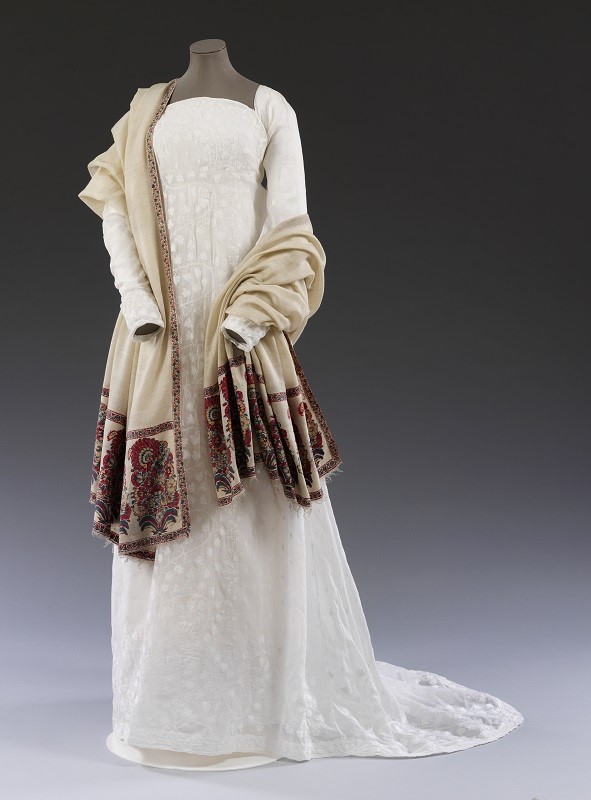 some ladies dress in muslin full and white Historical with cashmere shawl at Victoria Albert Museum x-sibling-handle:longerline-tshirt-dress-r25wjd97-white
