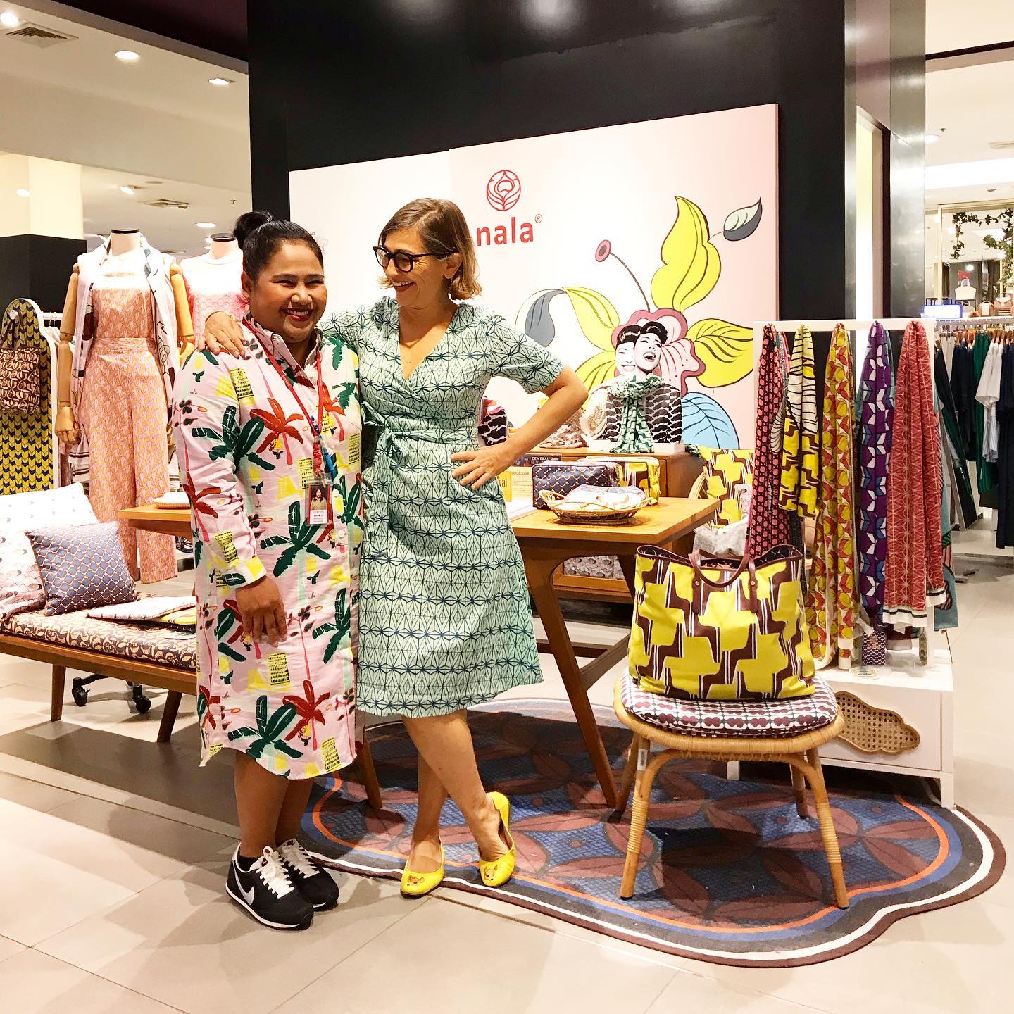 nala design dress - Simple wrap at ar @centraldepartmentstore . . And my favourite Pisang parlimen print. 100% Malaysian. . #nalalovesthailand #pattern #wemaketheworldbeautiful Windsor Flawless Puff Sleeve VBMDressshirts Nala malaysia romantic silhouette Sizes:M (UK Size 10)