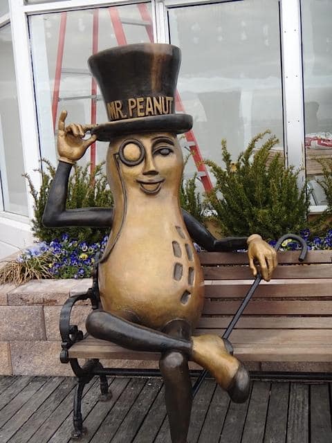 Mr.Peanut（ミスター・ピーナッツ）木製スタンド Today.years ago July 13, 2008 Planters representatives