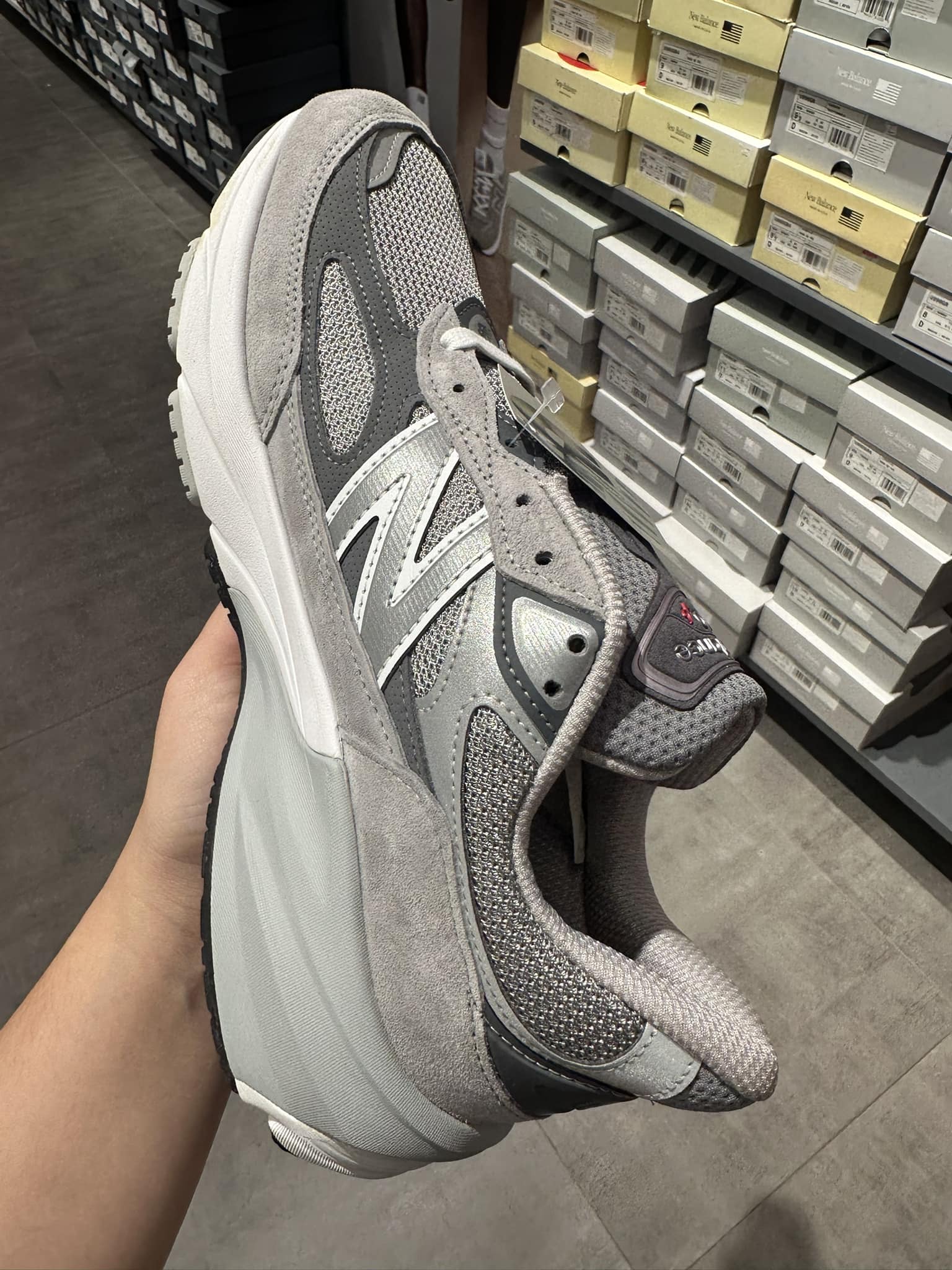 อัพเดทราคาใหม่ 990 v6 made in usa?? มีไซร้ 10us/28cm (3คู่ 