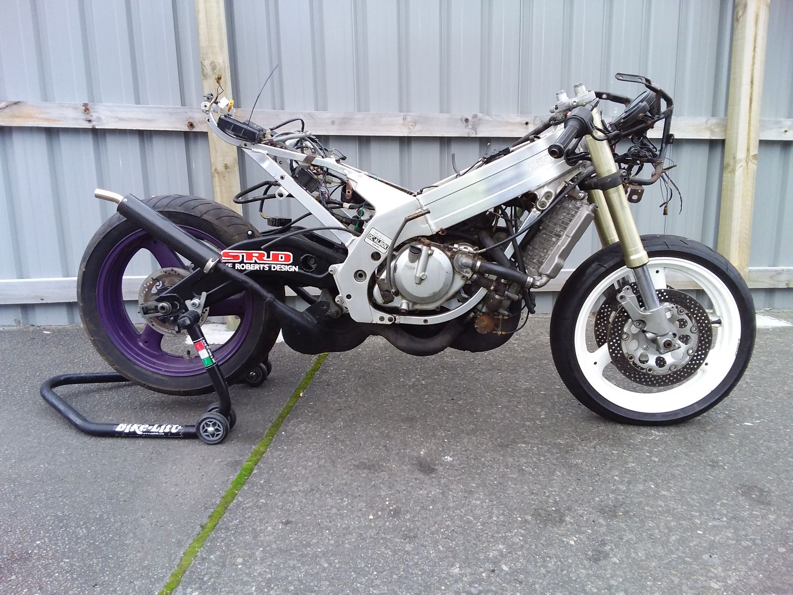 Motorcycle parts for sale, VJ21 and VJ22 models, road racing bikes